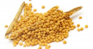 Οι σπόροι μουστάρδας, ή σπόροι σιναπιού,  μπορούν να καταναλωθούν σε σκόνη, που κάνει πικάντικες τις σάλτσες, σούπες και άλλα φαγητά. Περιέχουν σελήνιο που συμβάλλει στην καλή λειτουργία του θυρεοειδούς, ωμέγα-3 λιπαρά οξέα και μαγγάνιο.
