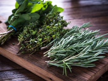 Φρέσκα μυρωδικά: Πώς θα τα αποξηράνετε;