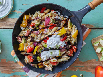 Πένες με λαχανικά και κρέμα φέτας