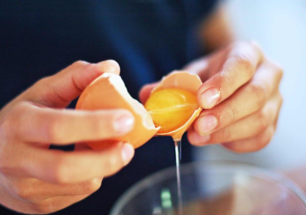 πώς να χωρίσετε τους κρόκους από τα ασπράδια αυγα κροκος τσοφλι