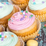 cupcakes - cupcakes αργυρώ - cupcakes συνταγή - εύκολα cupcakes - cupcakes συνταγή εύκολη - συνταγή για καπ κέικ - συνταγή για καπκέικ - ζουμερά καπκέικ - καπκεικς - καπ κέικ αργυρώ - συνταγή για κεκάκια - εύκολα καπκέικς - κεκάκια σε φορμάκια - καπ κέικ με ζαχαρόπαστα - cupcakes με ζαχαρόπαστα - γλάσο για cupcakes - μείγμα για cupcakes - frosting για cupcakes - βουτυρόκρεμα για cupcakes - χάρτινα φορμάκια για cupcakes - γλυκό - γλυκά