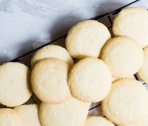 θεικα μπισκότα βουτύρου βασική συνταγή νόστιμα τραγανα με λίγα υλικά αργυρω