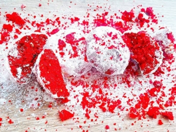 Κόκκινες χιονόμπαλες