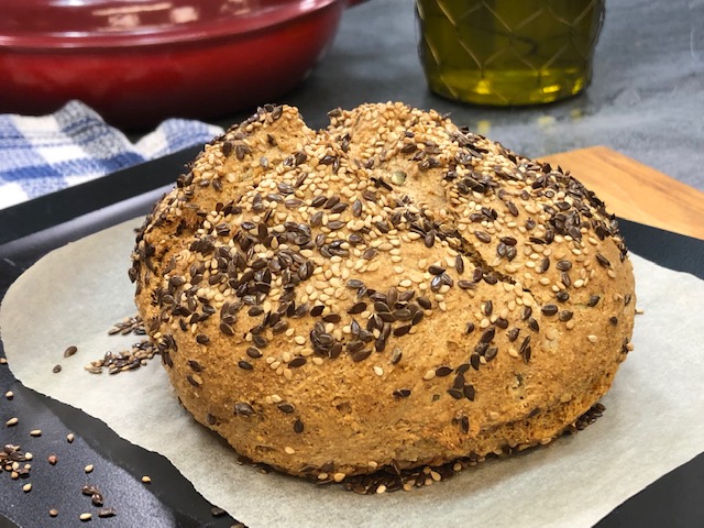 Πολύσπορο ψωμί ολικής άλεσης