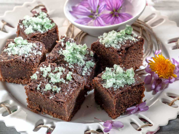 Brownies με σοκολατένια αυγά που περίσσεψαν