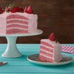 ροζ τούρτα φράουλα γενεθλίων για κορίτσι φράουλες