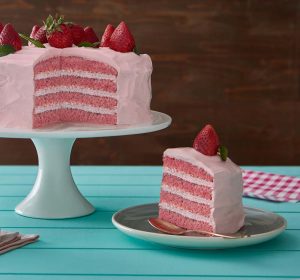 ροζ τούρτα φράουλα γενεθλίων για κορίτσι φράουλες