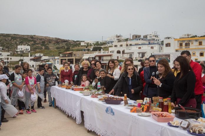 Η οικονομία του νησιού περιλαμβάνει προϊόντα υψηλής ποιότητας, οινοποιείο, τυροκομείο και παραγωγές σε κάθε σπίτι για τις ανάγκες της οικογένειας.