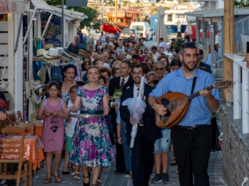 Στην Αντίπαρο, στην αναβίωση του παραδοσιακού γάμου