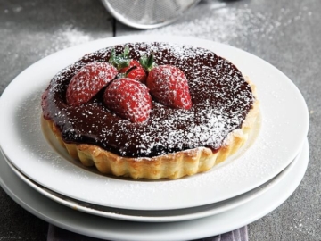 Τάρτες με γκανάζ σοκολάτας και φράουλες