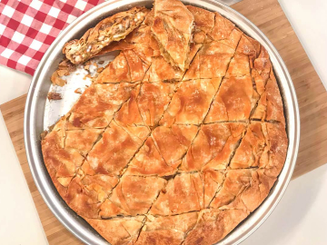 Παραδοσιακή κρεμμυδόπιτα Μυκόνου