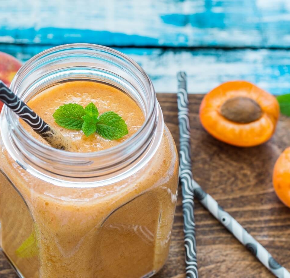 smoothie βερίκοκο ροδάκινο με γιαούρτι