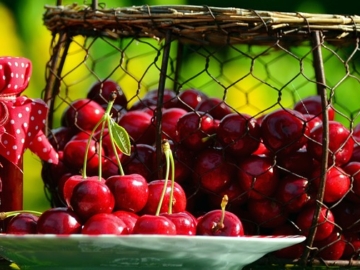 Πώς βγάζω τα κουκούτσια από τα κεράσια