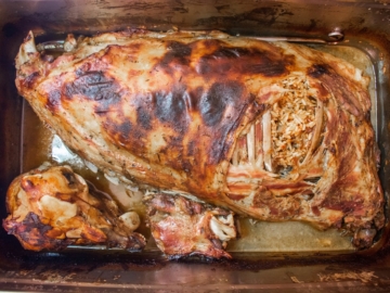 Κατσικάκι γεμιστό (Λειψοί)