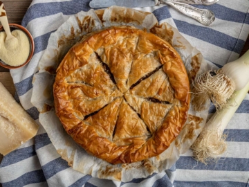 Τραγανή κιμαδόπιτα με πράσο