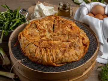 Χορτόπιτα με φέτα και αρωματικά χόρτα