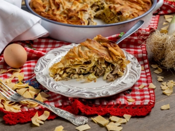 Traditional meat pie (Gizlemopita)