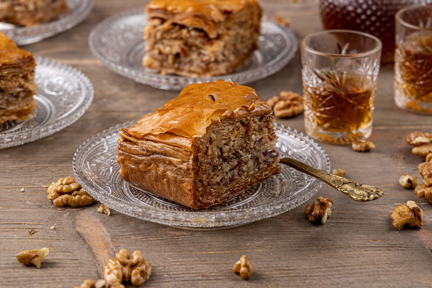 Μπακλαβάς με καρύδια