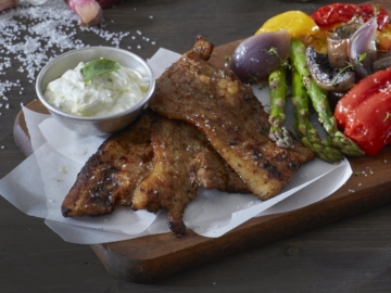 Χοιρινή πανσέτα στη σχάρα με ψητά λαχανικά