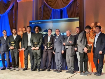 Σάρωσαν τα εστιατόρια του Νοτίου Αιγαίου στους Χρυσους Σκούφους