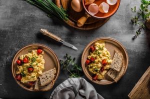 scrambled eggs συνταγή αυγά σκραμπλ για πρωινό