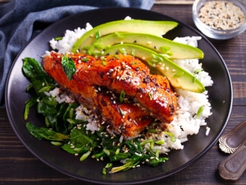 Σολομός με σάλτσα τεριγιάκι και ρύζι