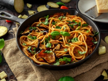 Νηστίσιμη μακαρονάδα με σάλτσα λαχανικών