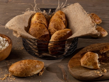 Ζύμη για τυροπιτάκια κουρού με γιαούρτι