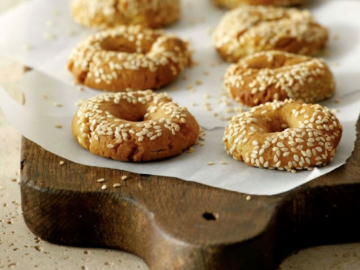 Εύκολα κουλουράκια με πορτοκαλι και σουσάμι