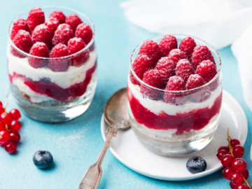 Μους γιαουρτιού µε φρούτα