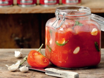 Συντήρηση ντομάτας σε βάζο και κατάψυξη