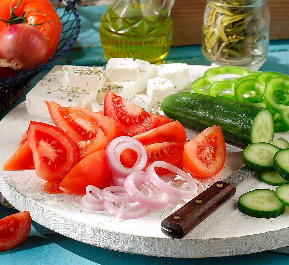 χωριάτικη σαλάτα - greek salad