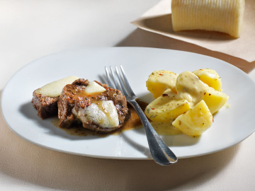 Μοσχάρι πιπεράτο με τυρί