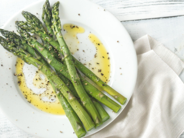 Σπαράγγια βραστά σαλάτα