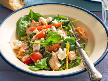 Σαλάτα με κινόα και κοτόπουλο