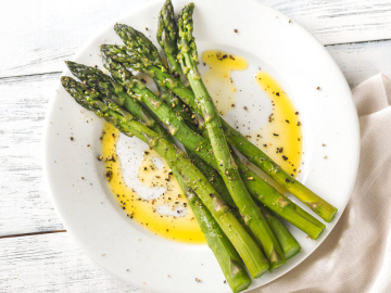 Σπαράγγια βραστά σαλάτα