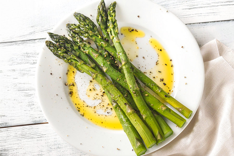 Σπαράγγια βραστά σαλάτα
