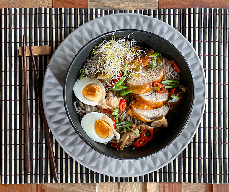 ράμεν με κοτόπουλο, Ramen, νουντλς