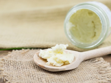 Πώς να φτιάξετε σπιτικό βούτυρο από κρέμα γάλακτος