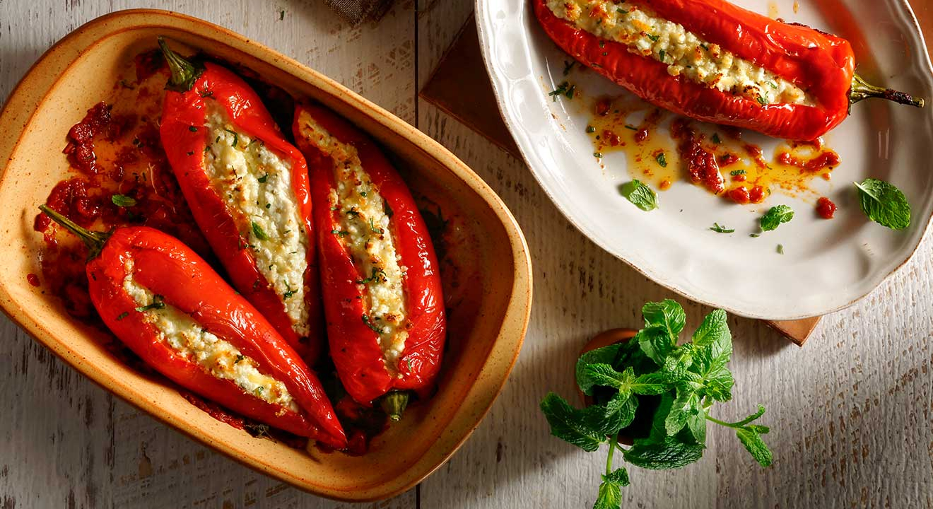 πιπεριεσ γεμιστεσ με φετα στο φουρνο - πιπεριεσ φλωρινησ γεμιστεσ - πιπεριεσ γεμιστεσ