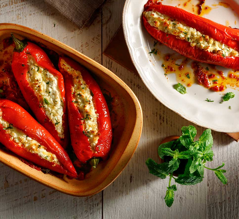 πιπεριεσ γεμιστεσ με φετα στο φουρνο - πιπεριεσ φλωρινησ γεμιστεσ - πιπεριεσ γεμιστεσ