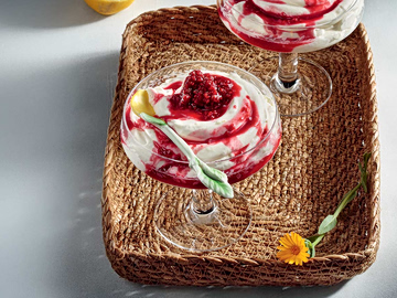 Μους με λεμόνι, λάιμ και κόκκινα φρούτα