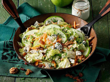 Σαλάτα Iceberg με μήλο και blue cheese