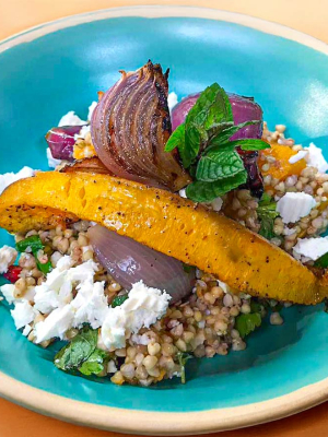 Ψητή κολοκύθα με φαγόπυρο και φέτα