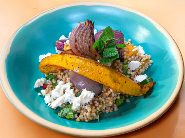 Ψητή κολοκύθα με φαγόπυρο και φέτα