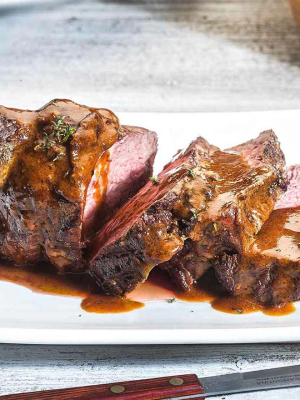 Σπαλομπριζόλα μοσχαρίσια με σάλτσα ψητού