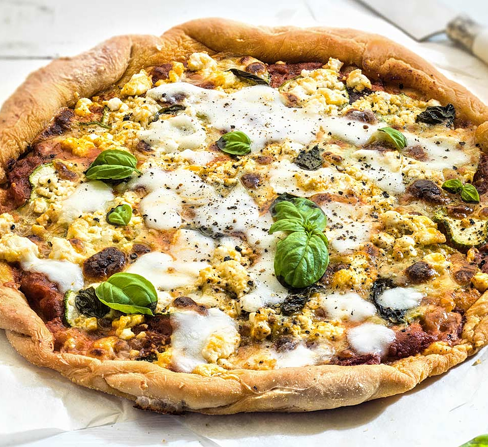 Πίτσα με σαλάμι και φέτα