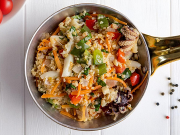 Σουπιές με λαχανικά και πλιγούρι