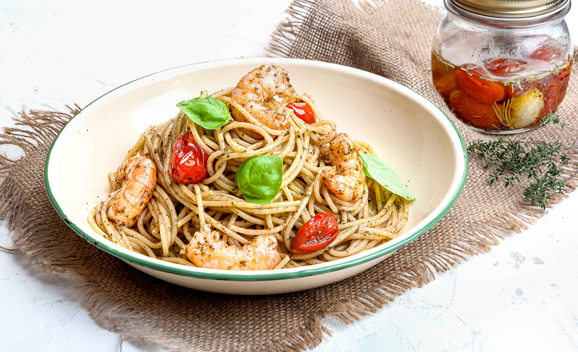Σπαγγέτι με γαρίδες, σάλτσα pesto