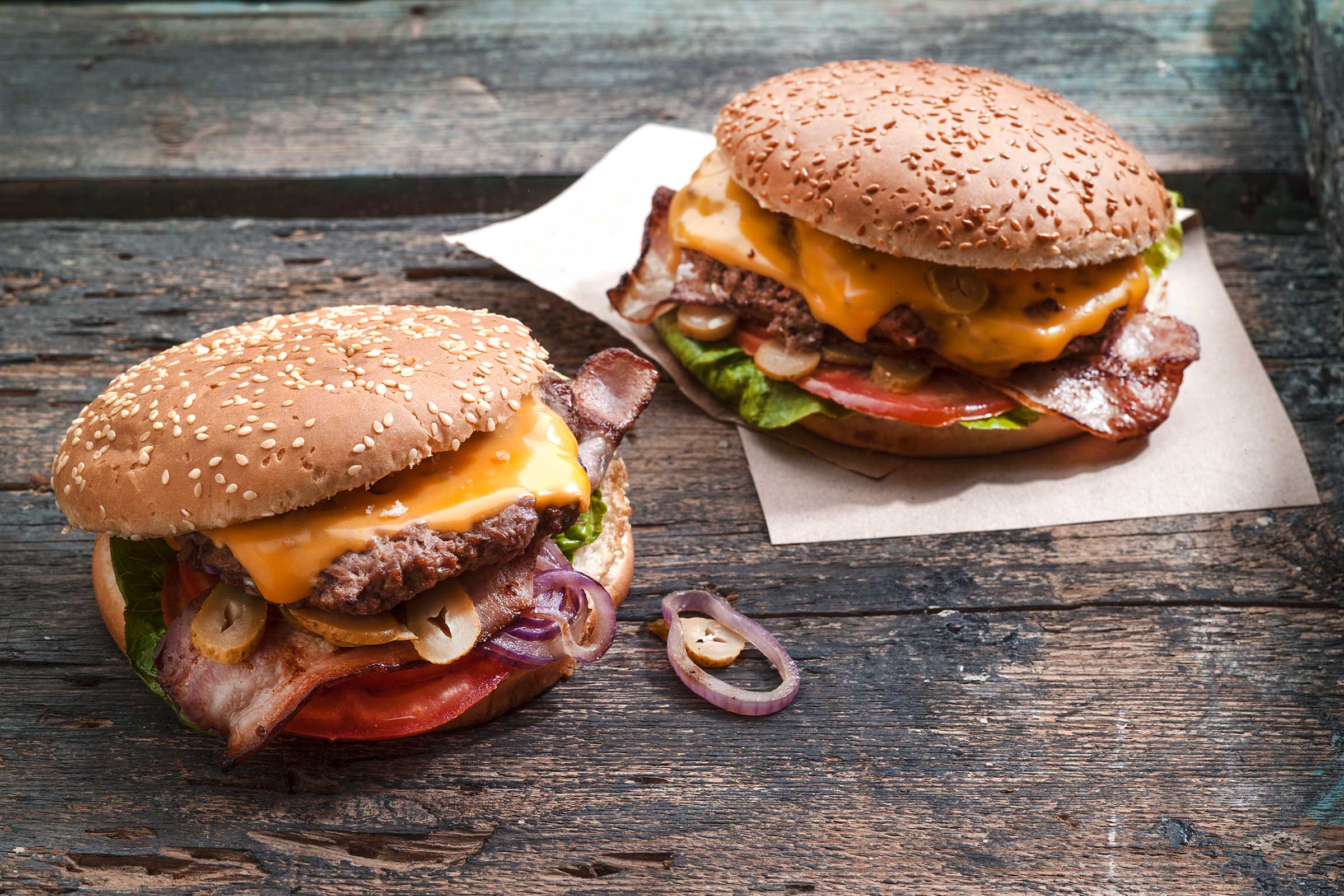 Burger  από την Αργυρώ . Ποιος λέει όχι σε ένα πεντανόστιμο burger  ζουμερό ; Αυτοσχεδιάστε και φτιαξεται το και απολαύστε το όλες τις ώρες!